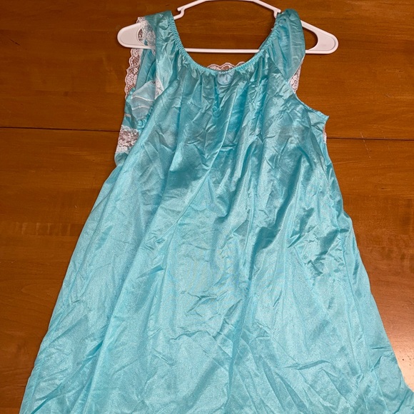 1940s NightGown ๐ - Picture 2 of 13